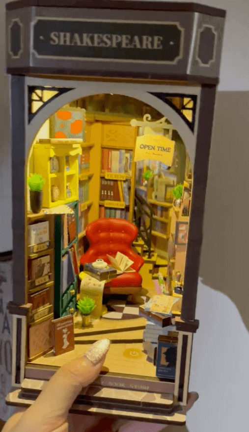 DIY Book Nook - Boutique Bookstore